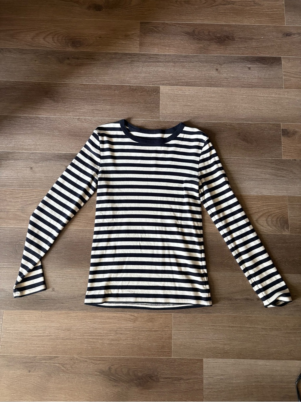 Long-Sleeve Stripe Top in Black & White
